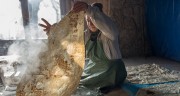 Уникальный лаваш выпекают в одном из сел Армении: тайна в простом хлебе? 